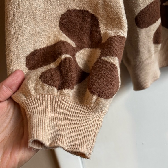Lilly & Rose Boutique Floral Beige and Brown Sweater, Size Large - Picture 6 of 9